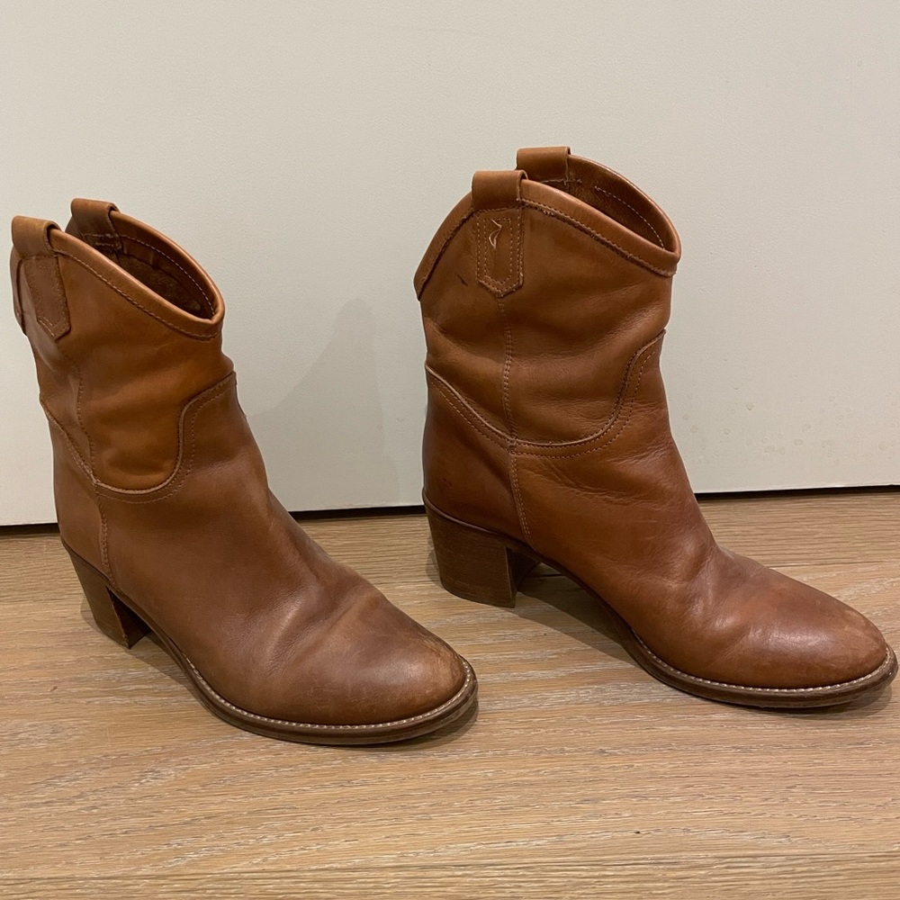 Matta western boots with excellent craftsmanship.